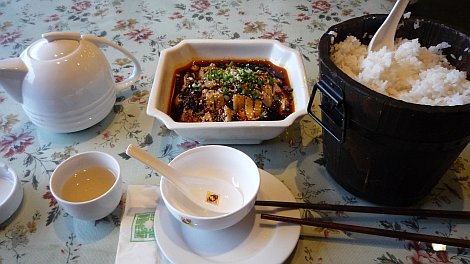 Sokízű csirke és óriásrizs, avagy első étkem szecsuáni földön - nézze meg nagyban is!