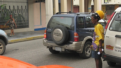 Járókelő Kingston belvárosában - nézze meg nagyban is!