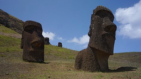Moaik a Rano Raraku lejtőin - nézze meg nagyban is!