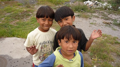Boldog gyerekek Quito külvárosában - nézze meg nagyban is!