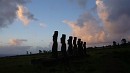 Ahu Akivi, avagy az óceánt figyelő moaik.