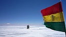 Az erős szél épp bolíviai zászlót tép.