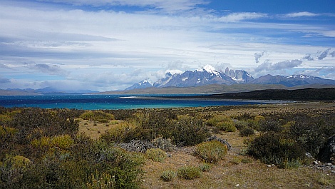 Háttérben a Torres del Paine csúcsai - nézze meg nagyban is!