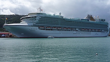 Ventura superliner Castries kikötőjében - nézze meg nagyban is!